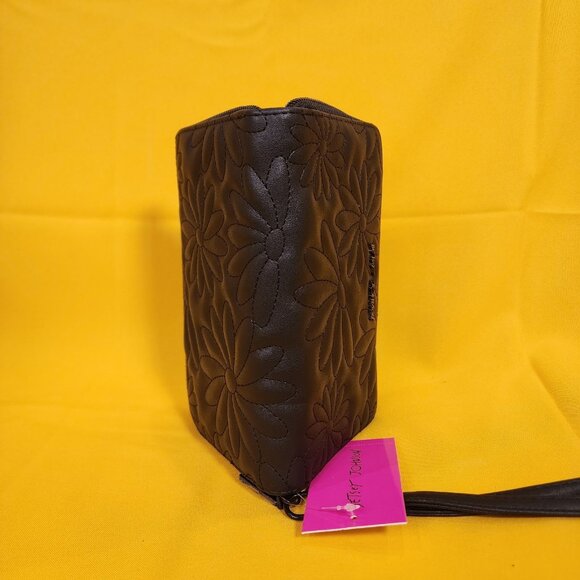 Betsey Johnson Black Quilted Daisy Flower Spring Wallet Wristlet Zip Around NEW - Picture 12 of 13
